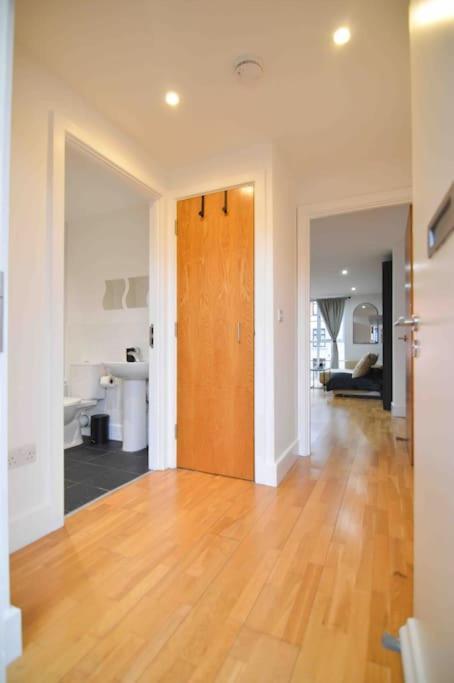 Cosy, Centrally Located Studio With Gated Parking! ลอฟเบอเรอ ภายนอก รูปภาพ